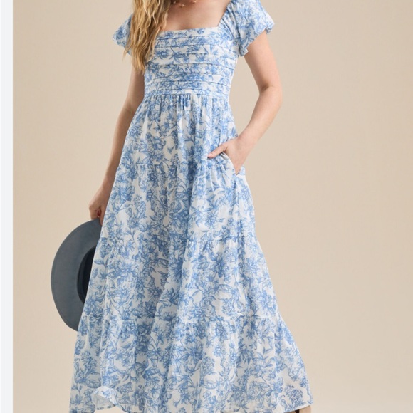 Altar'd State Dresses & Skirts - Altar'd State Light Blue & White Floral Square-Neck Maxi Dress